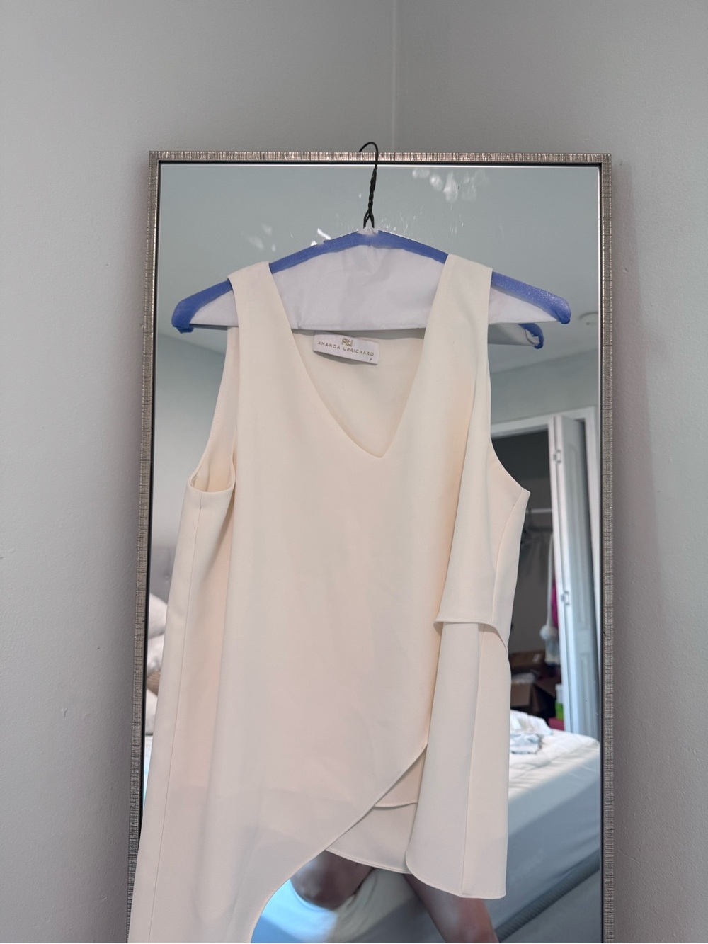 Amanda Uprichard Cream Asymmetrical V-Neck Sleeveless Top
